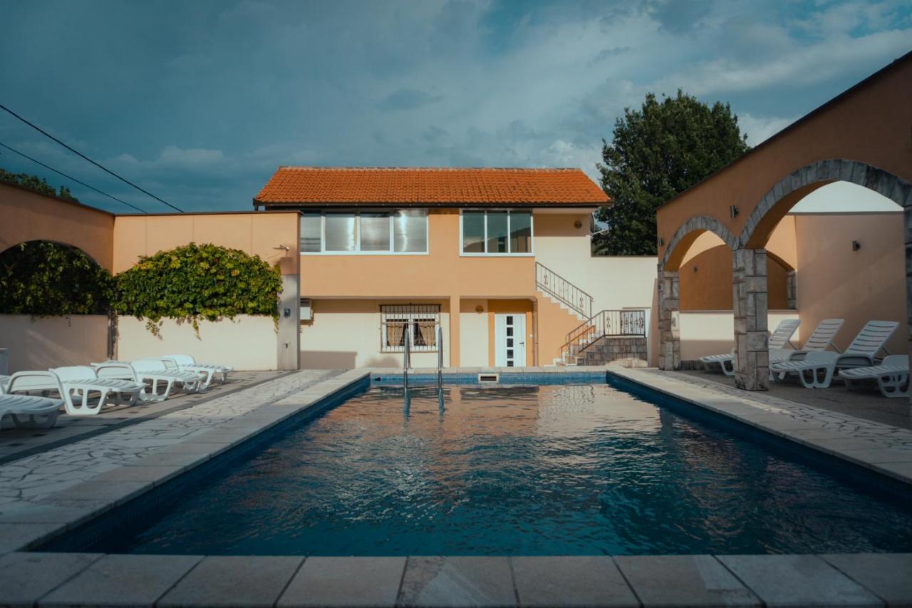 Holiday Home Rozic - Villa With Private Seasonal Heated Pool Mostar Luaran gambar
