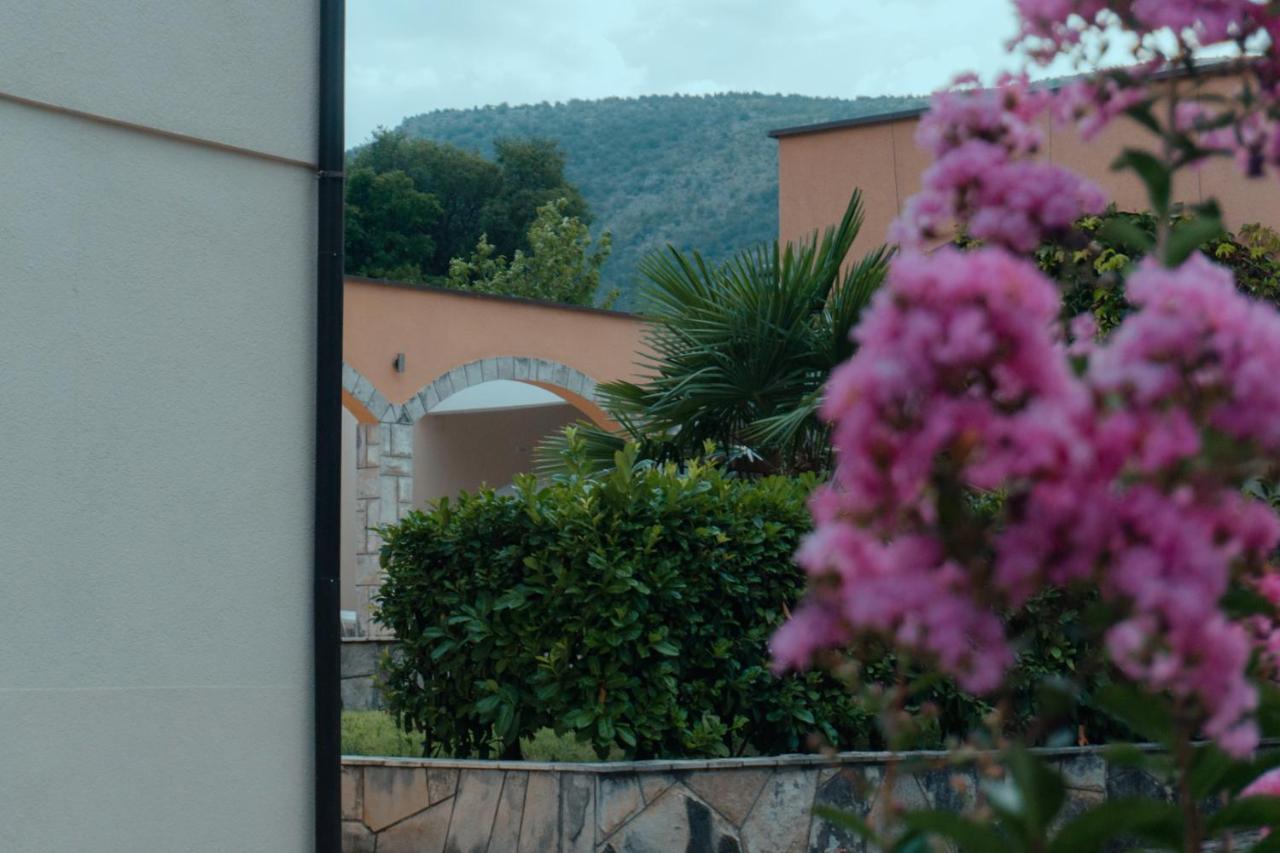 Holiday Home Rozic - Villa With Private Seasonal Heated Pool Mostar Luaran gambar