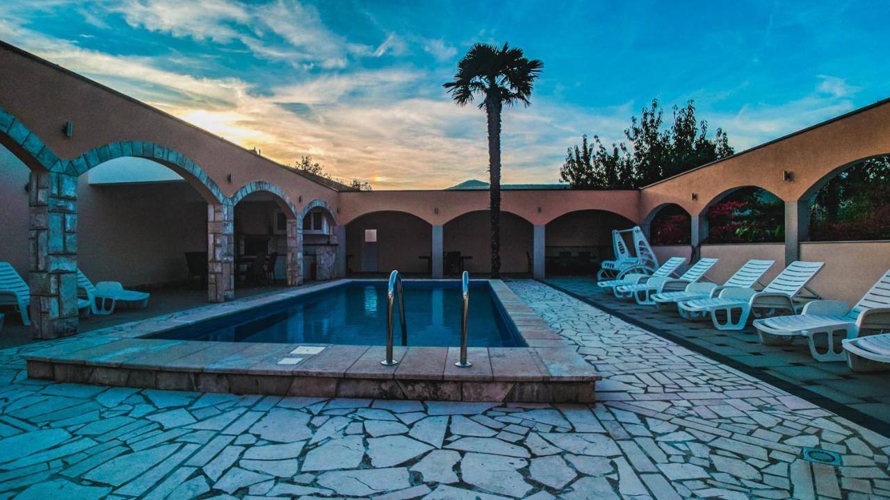 Holiday Home Rozic - Villa With Private Seasonal Heated Pool Mostar Luaran gambar